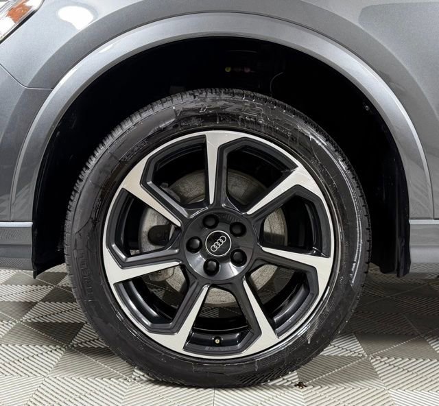 Used 2025 Audi Q3 2.0T Premium Plus w/ Premium Plus Package AWD/4WD image 9