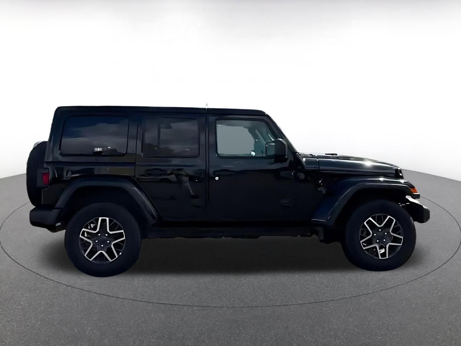 Used 2025 Jeep Wrangler Unlimited Sahara AWD/4WD image 15
