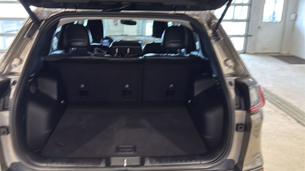 Used 2019 Jeep Cherokee Limited image 17