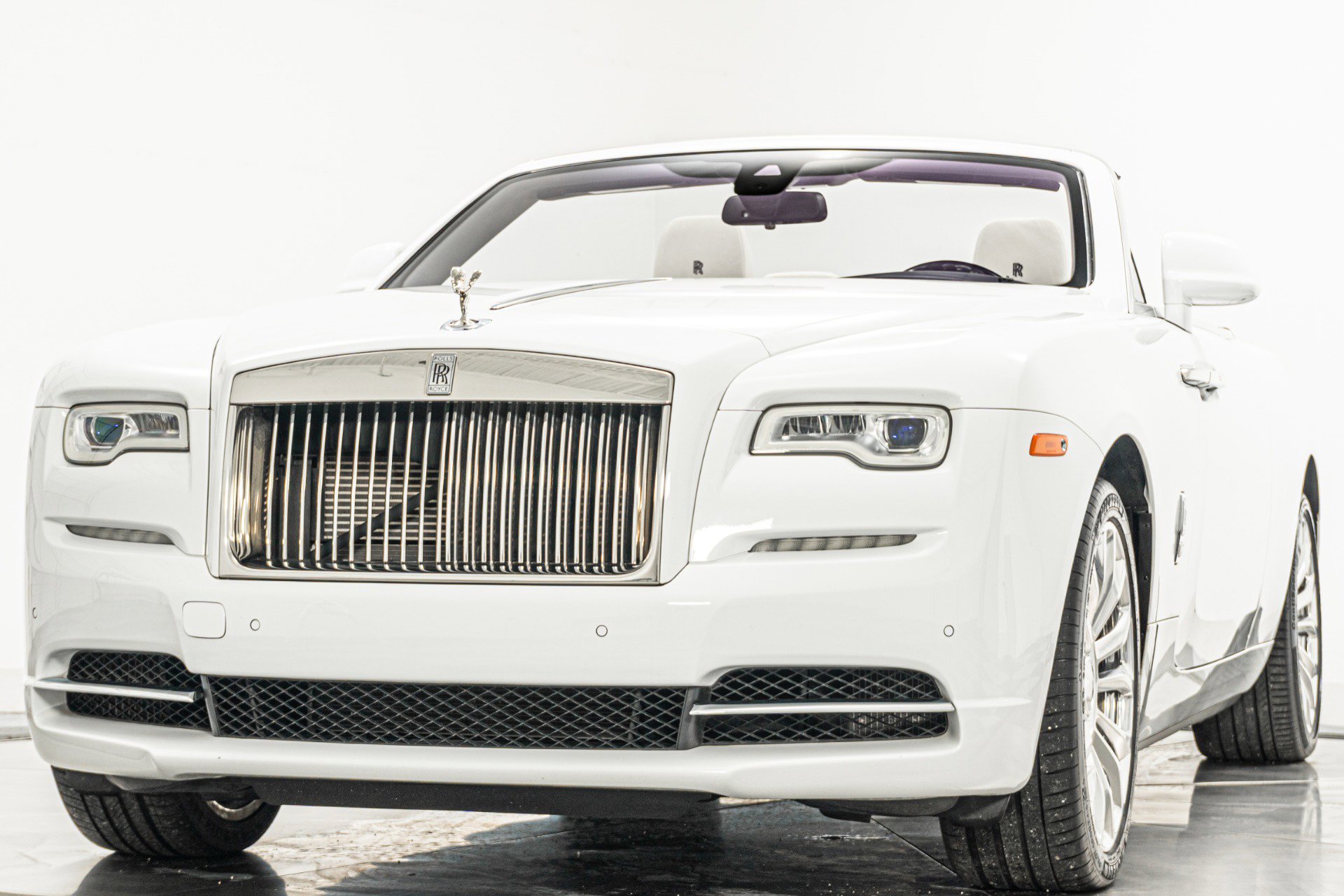 Used 2019 Rolls-Royce Dawn image 5