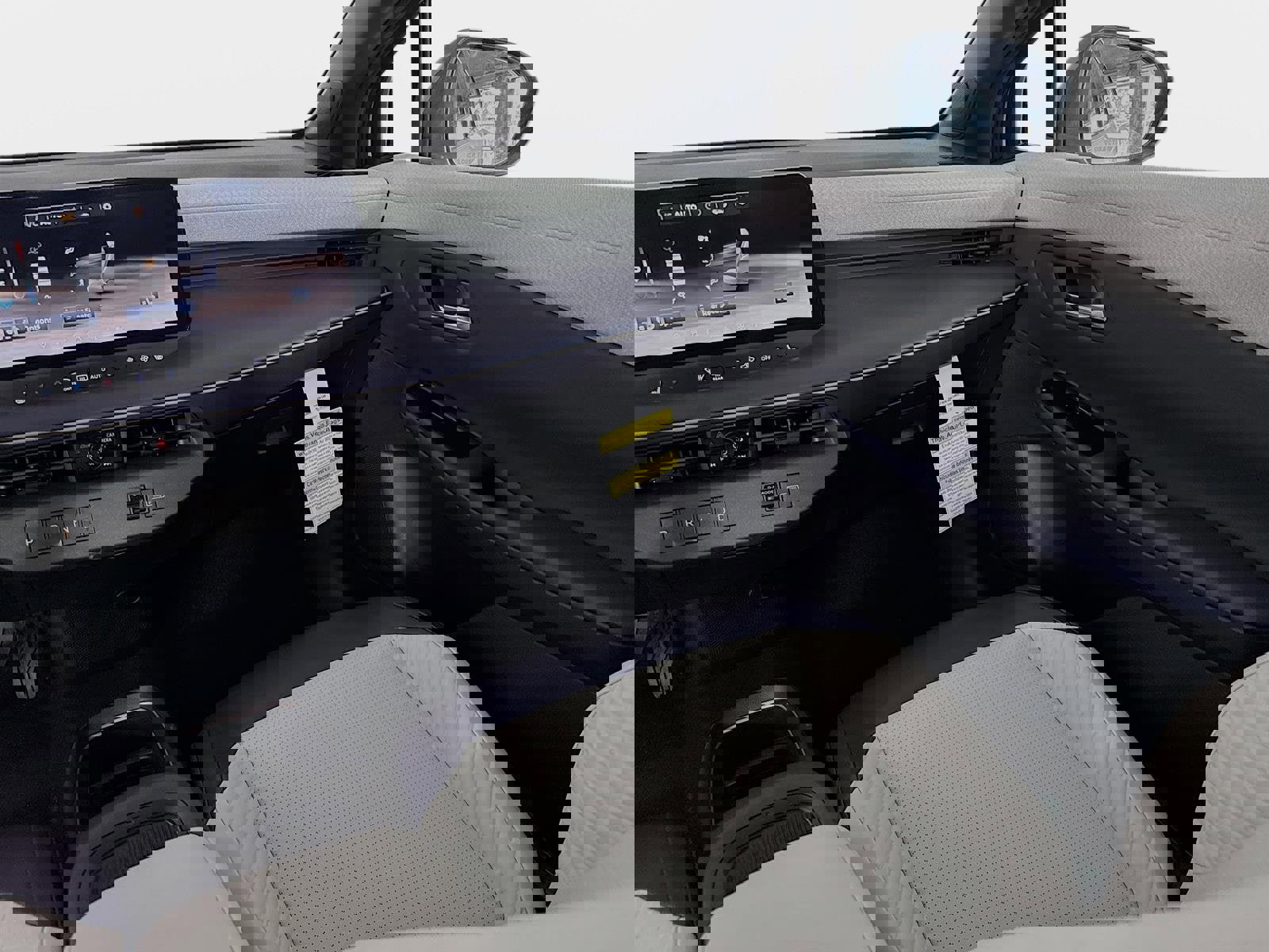 New 2026 Nissan Leaf Platinum+ image 25