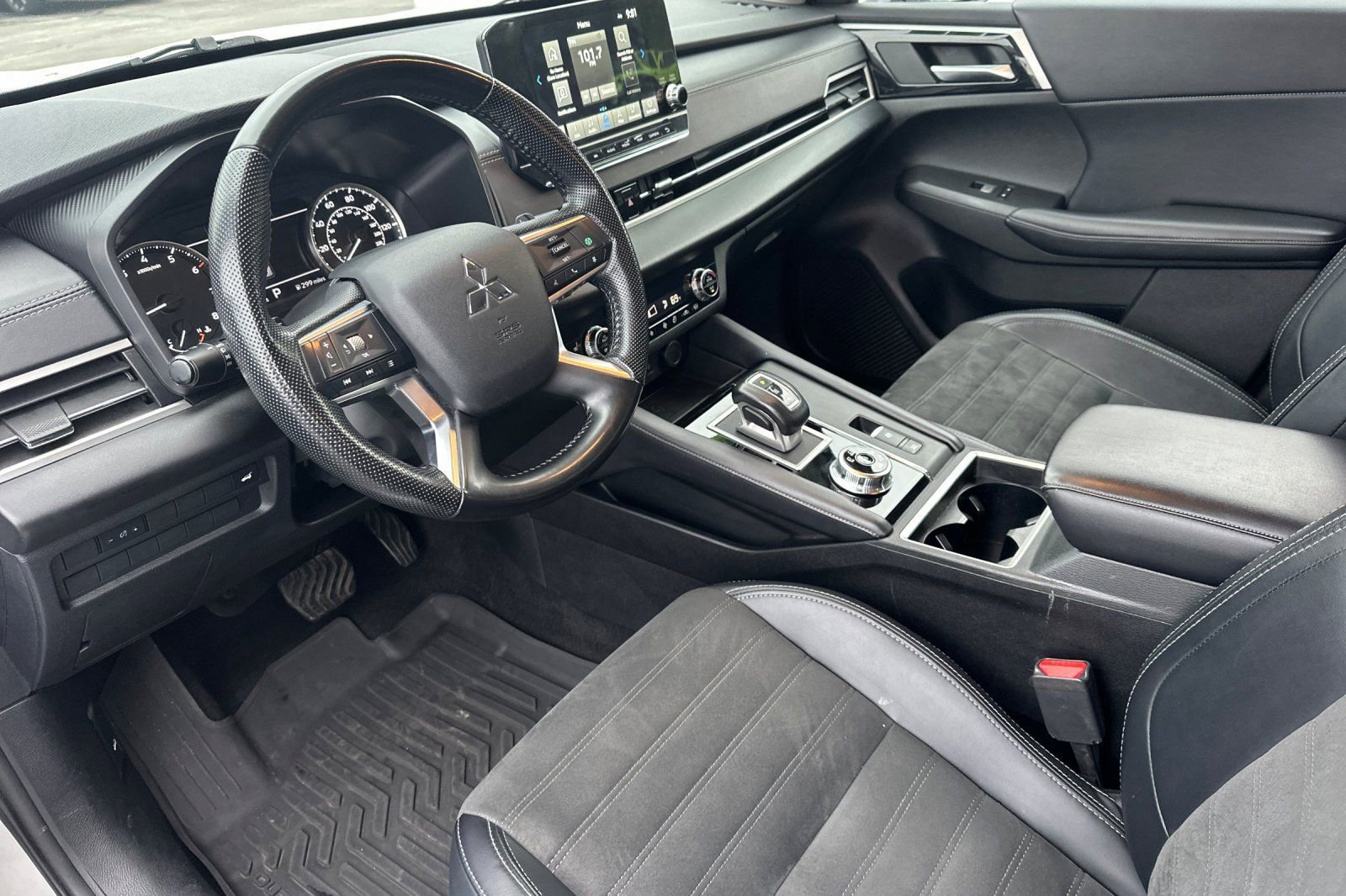 Used 2024 Mitsubishi Outlander SE image 12