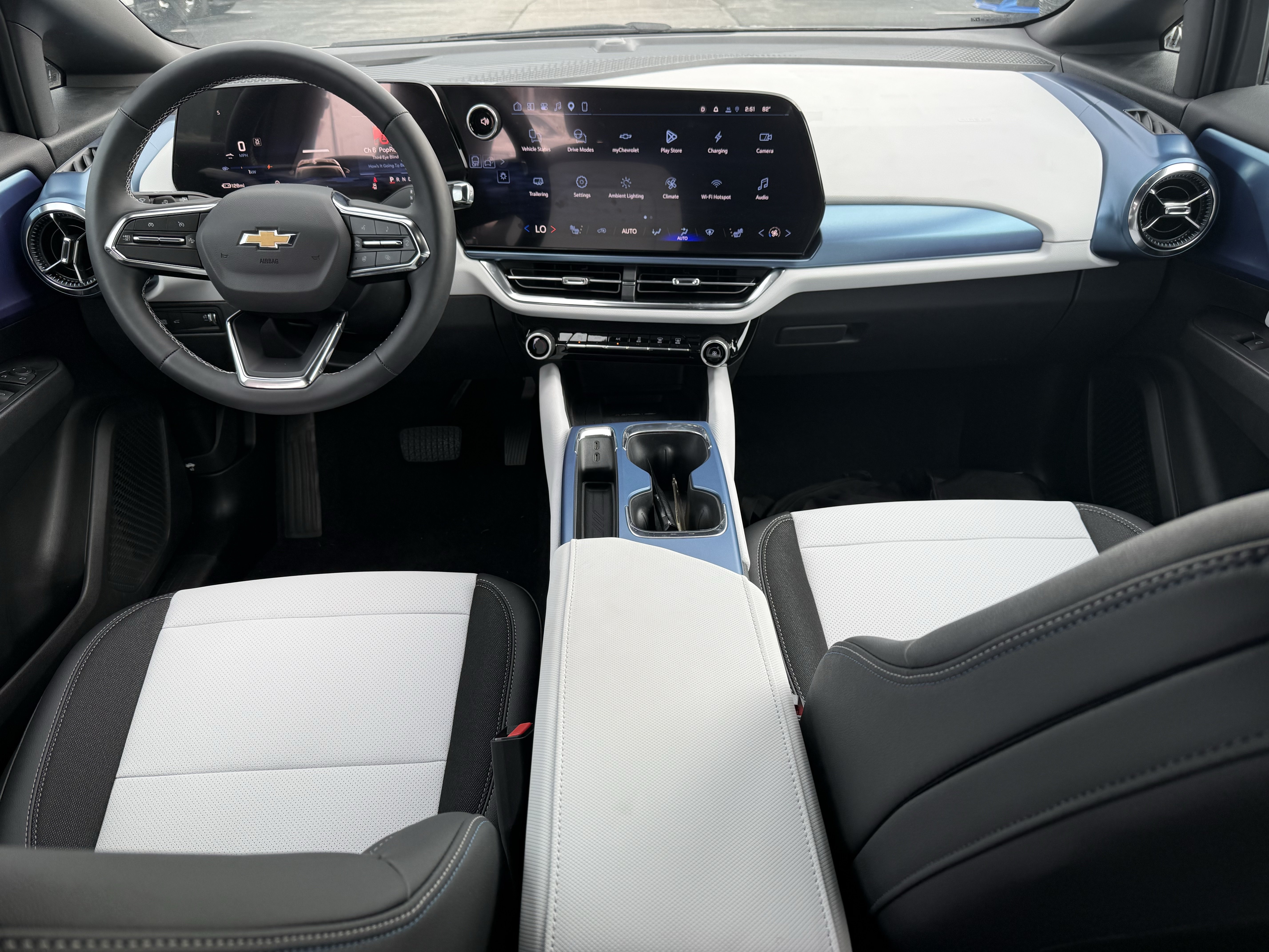 New 2026 Chevrolet Equinox EV LT AWD/4WD image 28
