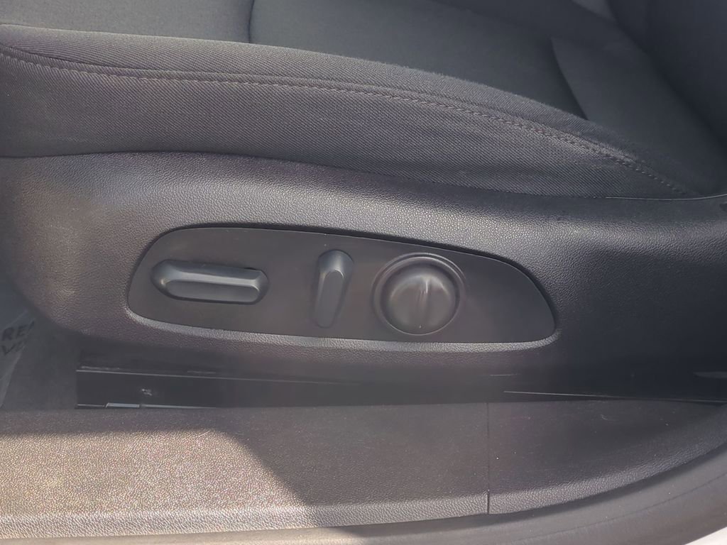 Used 2024 Chevrolet Malibu LT FWD image 22