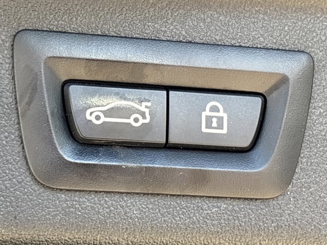 Used 2022 BMW X7 xDrive40i w/ Cold Weather Package image 13