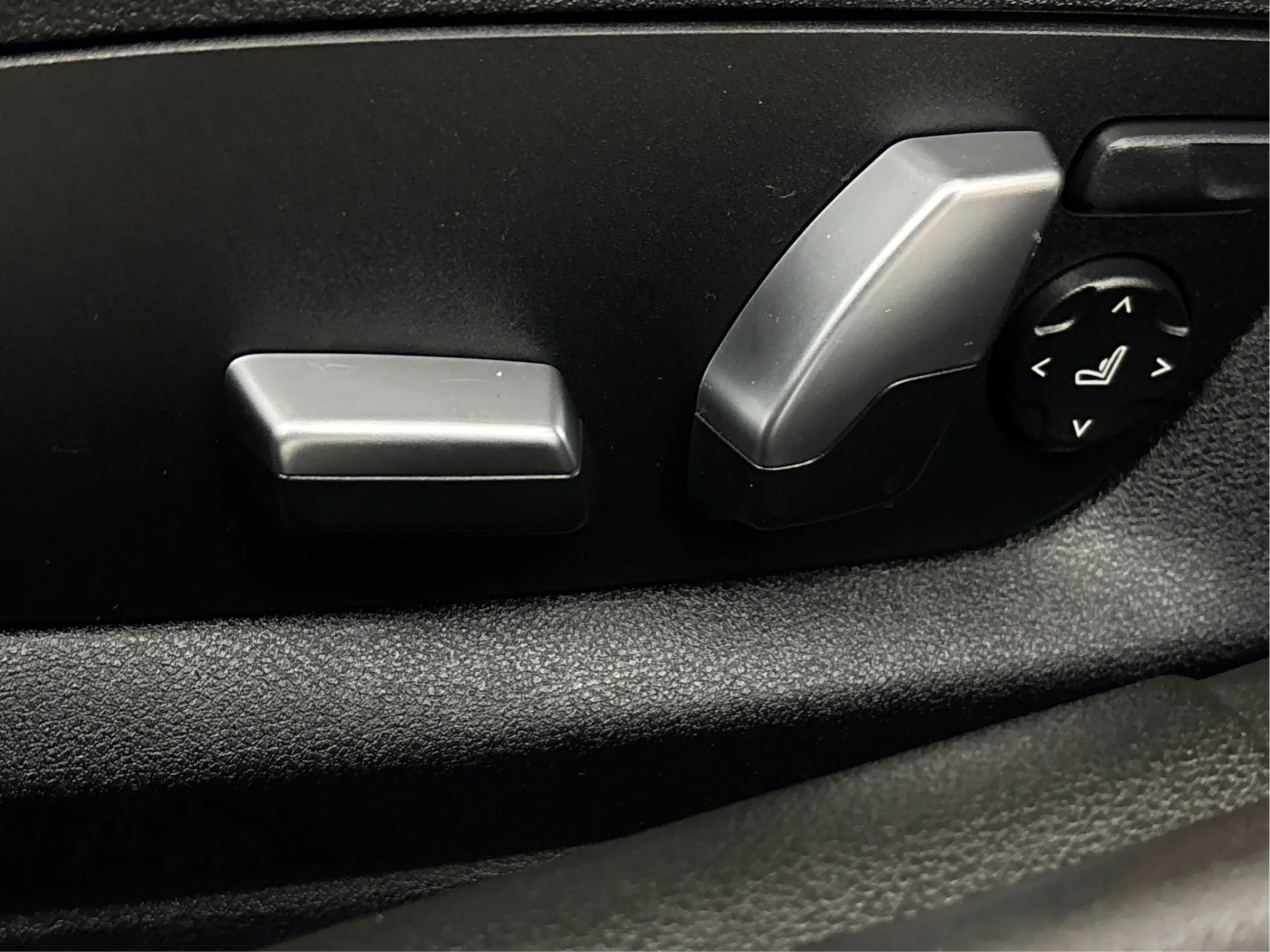 Used 2019 BMW 540i xDrive w/ Executive Package image 25