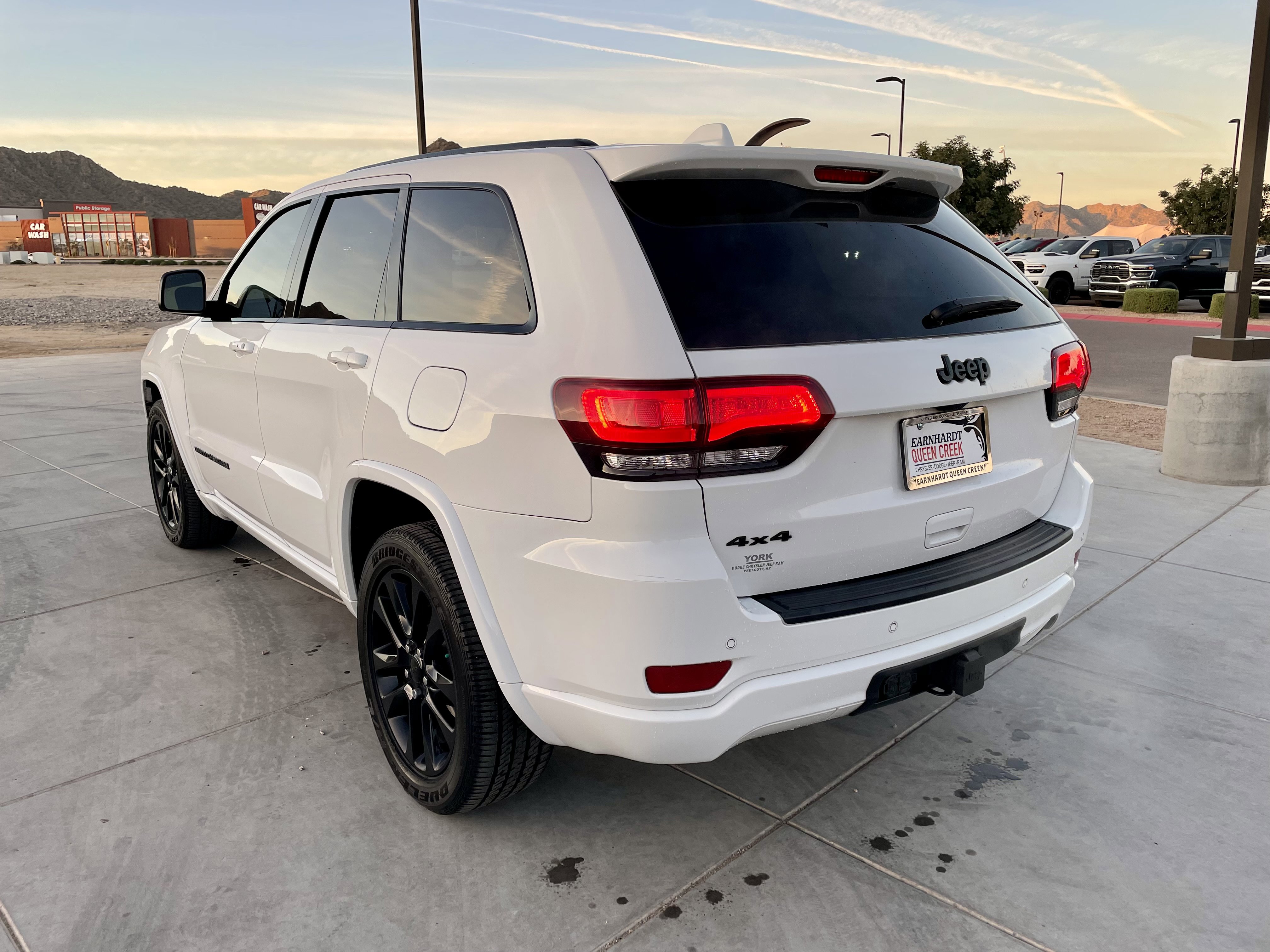 Used 2020 Jeep Grand Cherokee Altitude image 3