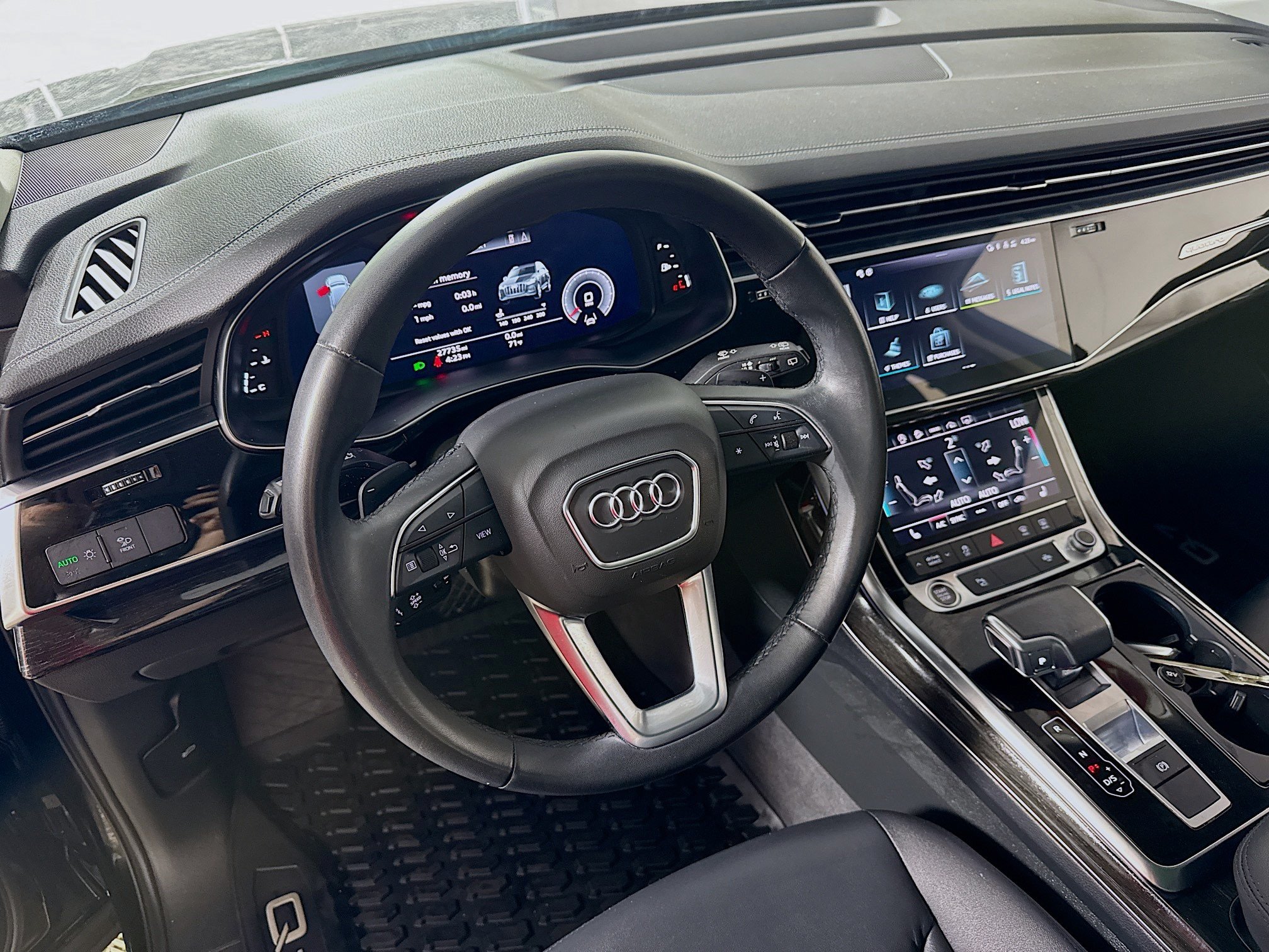 Used 2023 Audi Q7 2.0T Premium w/ Convenience Package AWD/4WD image 24