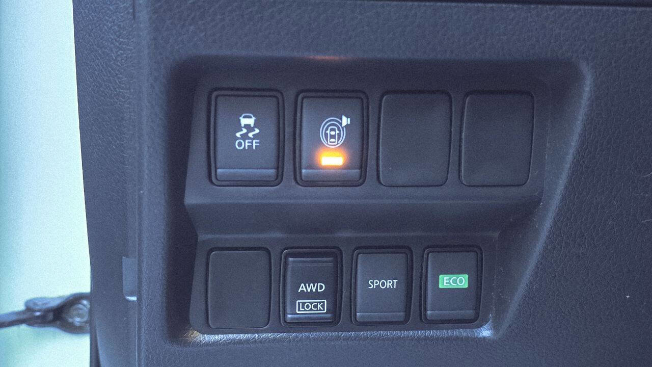 Used 2017 Nissan Rogue SV image 28