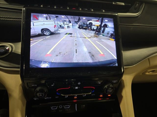 Used 2022 Jeep Grand Cherokee L Limited AWD/4WD image 16