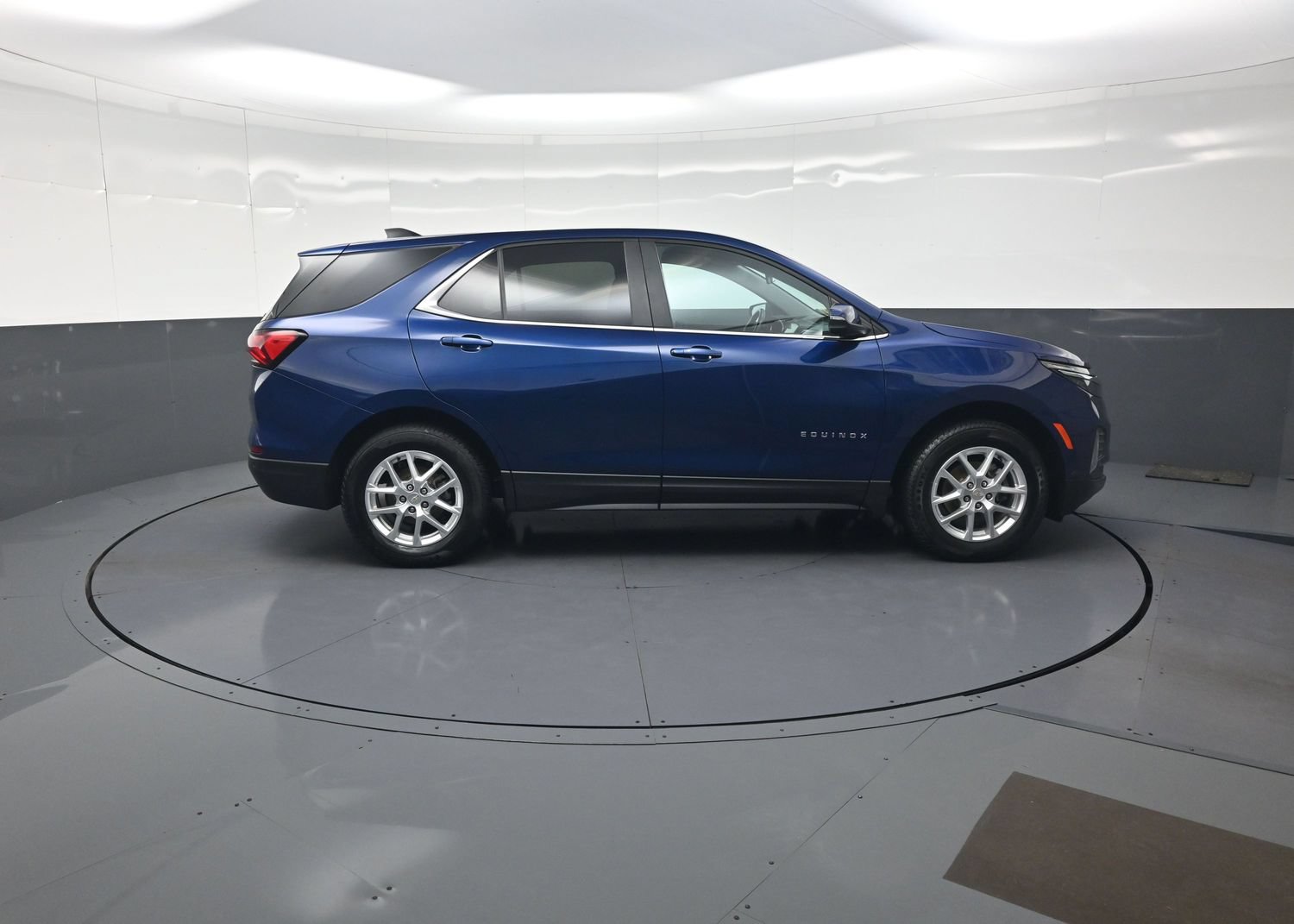 Used 2022 Chevrolet Equinox LT AWD/4WD image 2