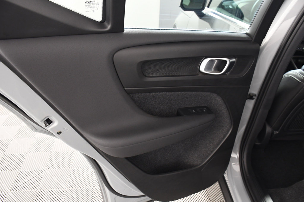 Used 2025 Volvo XC40 B5 Plus AWD/4WD image 26