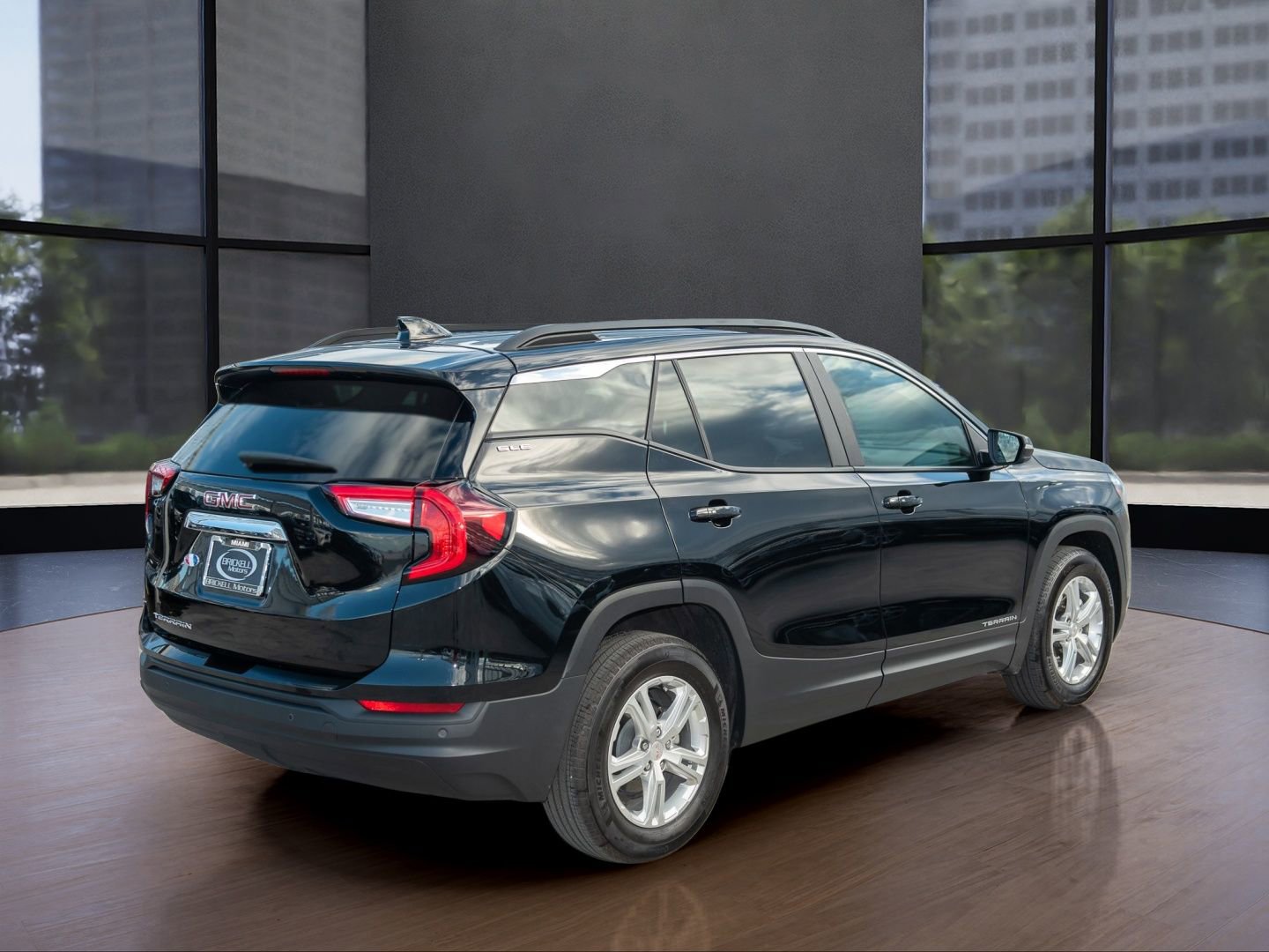 Used 2024 GMC Terrain SLE w/ Driver Convenience Package image 14