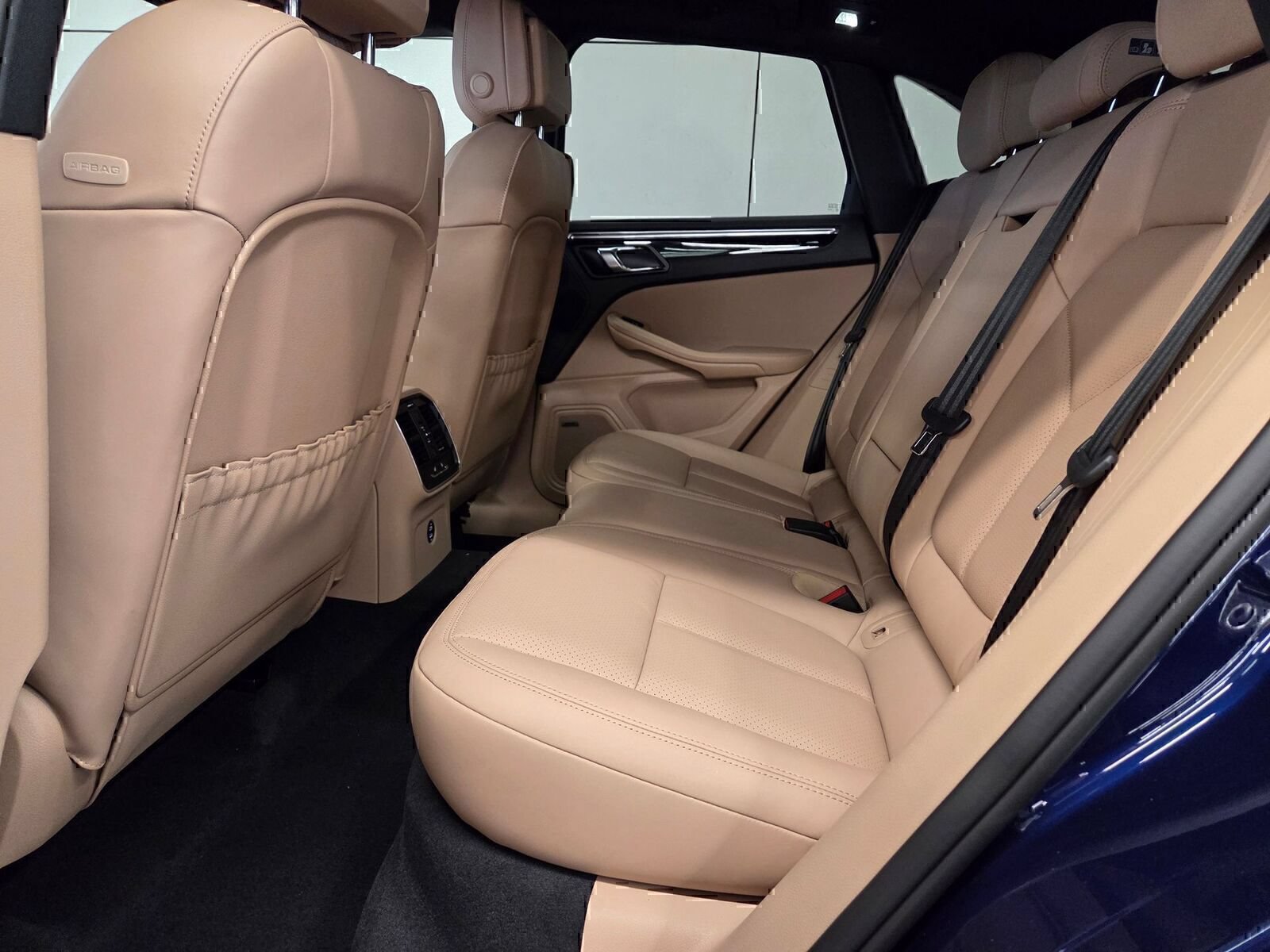 Certified 2026 Porsche Macan AWD/4WD image 11