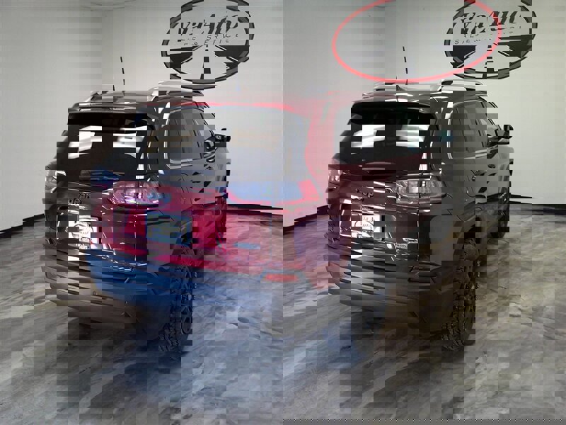 Used 2019 Jeep Cherokee Latitude Plus w/ Cold Weather Group image 9