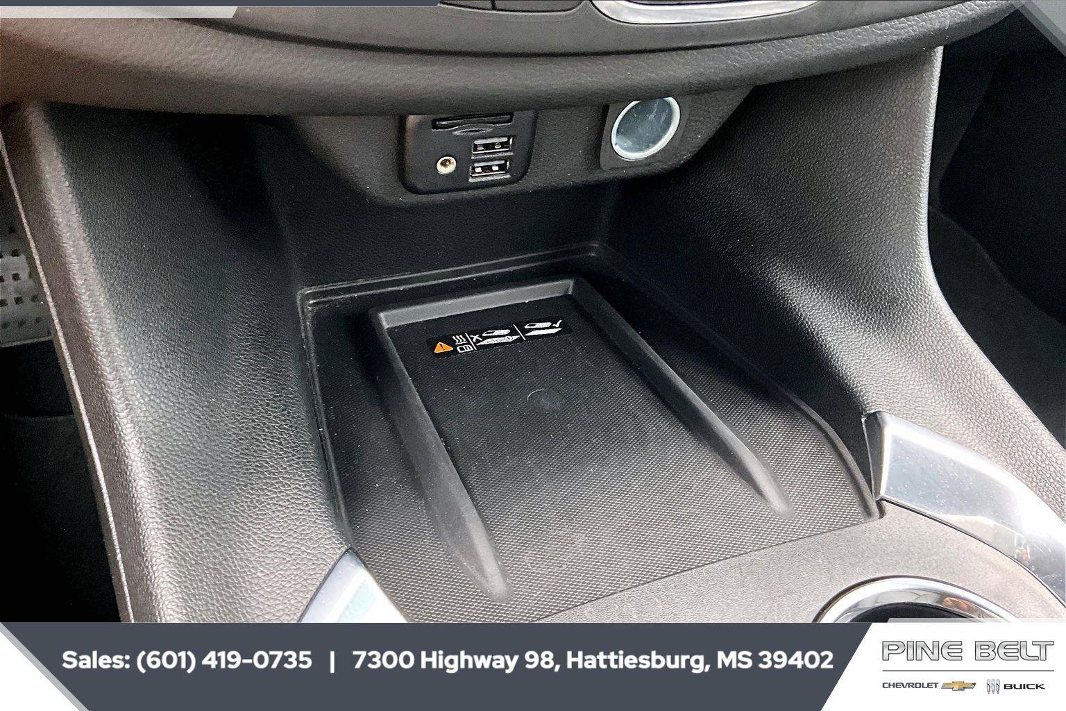 Used 2023 Chevrolet Traverse RS FWD image 24