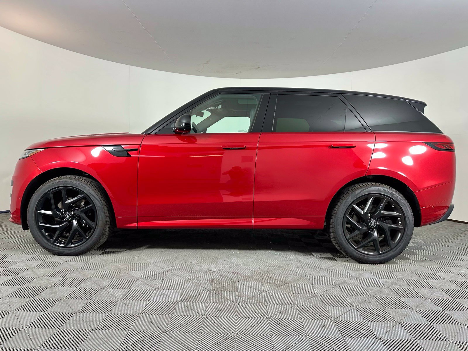 Used 2025 Land Rover Range Rover Sport Dynamic SE AWD/4WD image 15