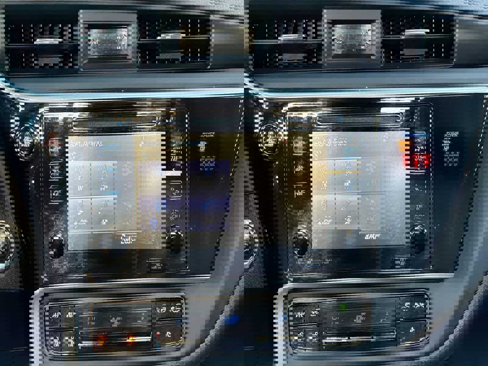 Used 2019 Toyota Corolla XLE image 29