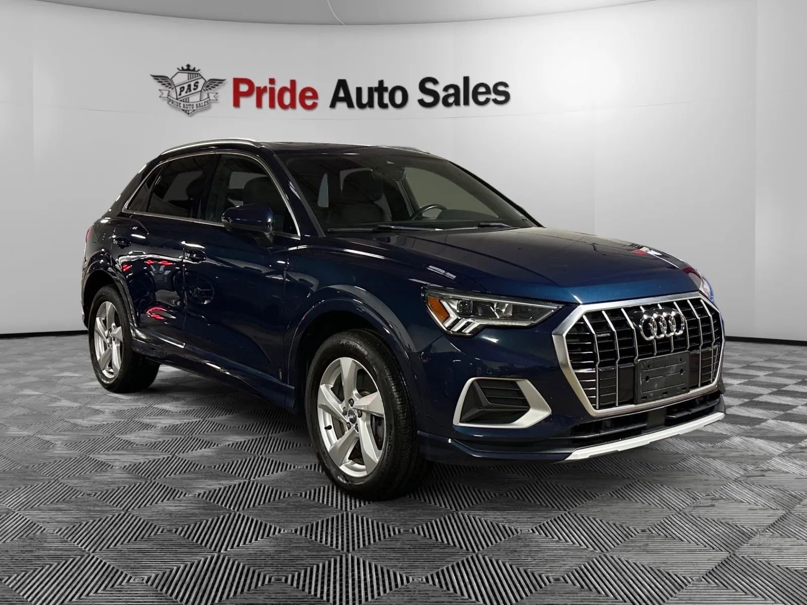 Used 2019 Audi Q3 2.0T Premium Plus w/ Premium Plus Package image 3