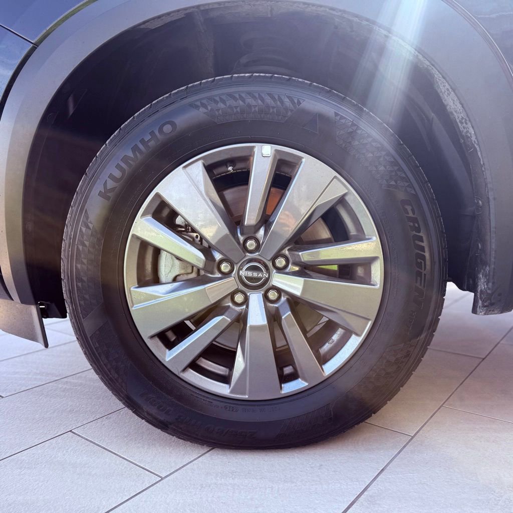Used 2025 Nissan Pathfinder SV FWD image 35