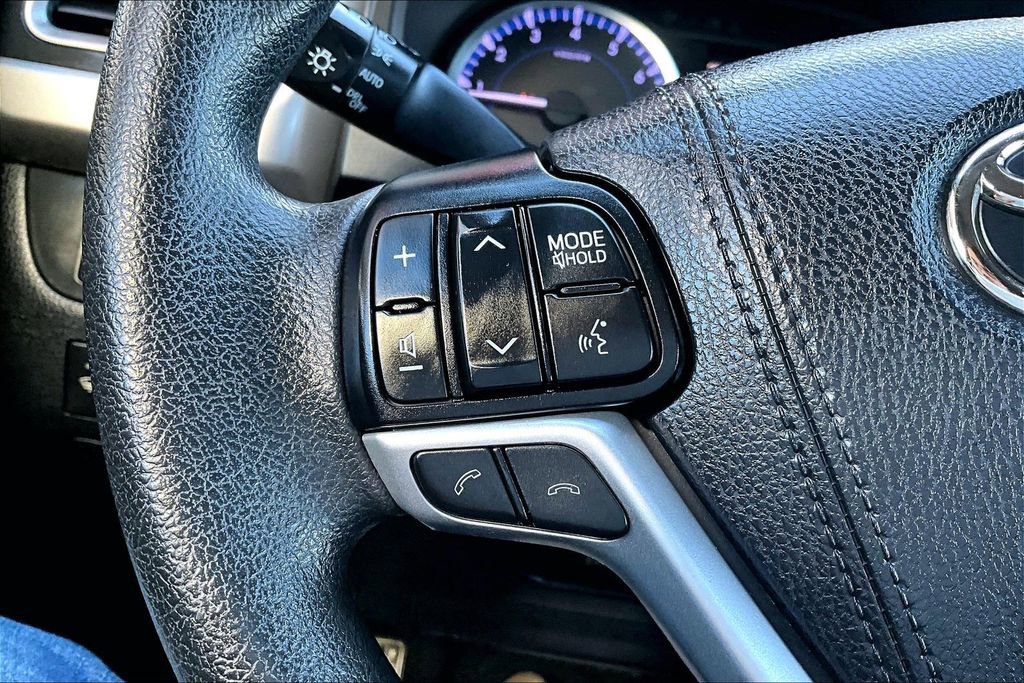 Used 2019 Toyota Highlander LE image 10