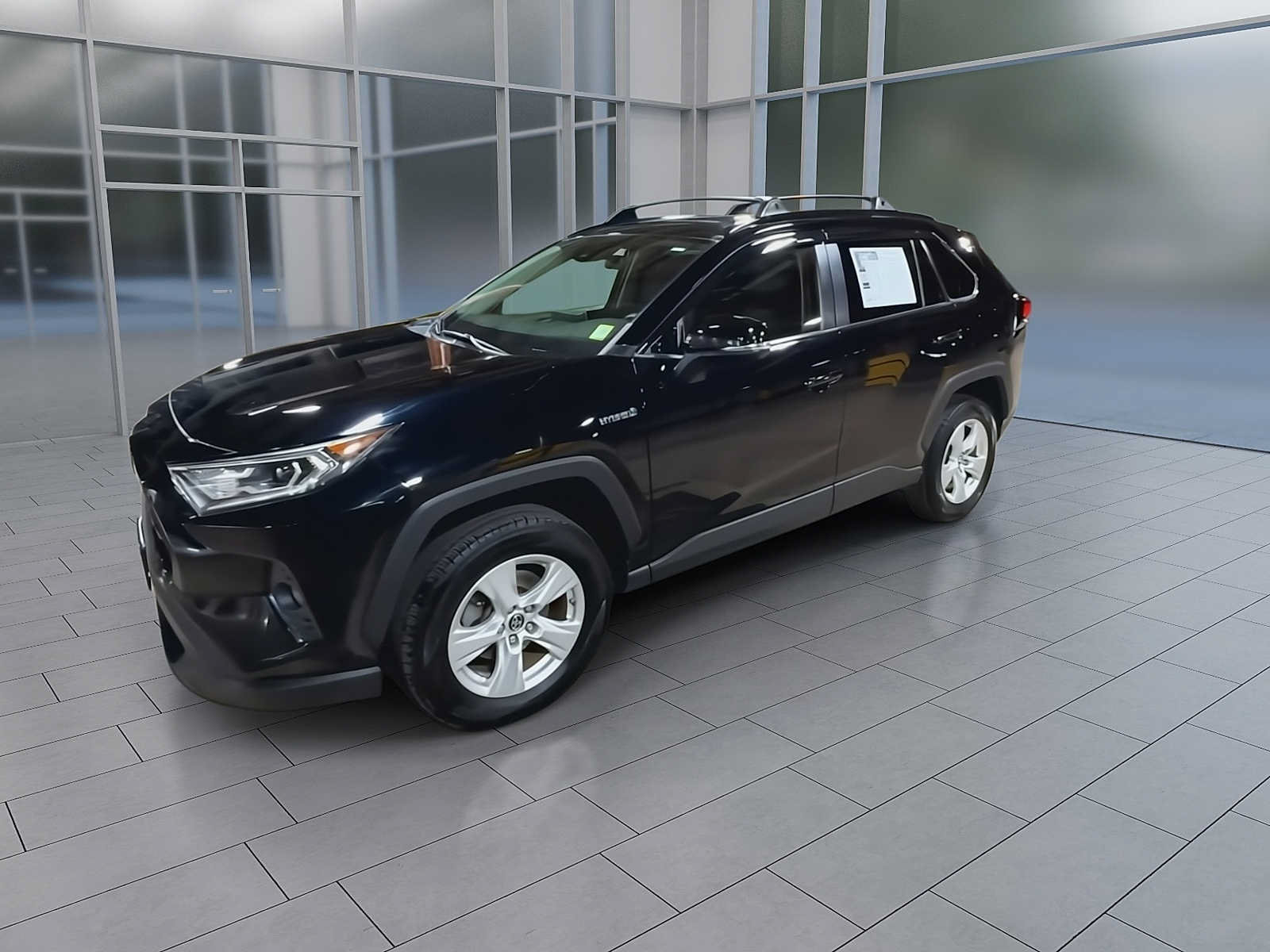 Used 2019 Toyota RAV4 XLE AWD/4WD image 4