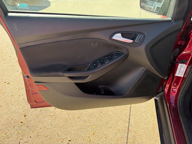 Used 2017 Ford Focus SE w/ Cold Weather Package FWD image 12