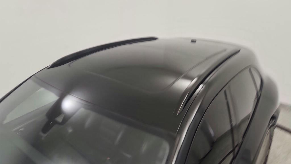 Used 2015 Porsche Macan Turbo AWD/4WD image 18