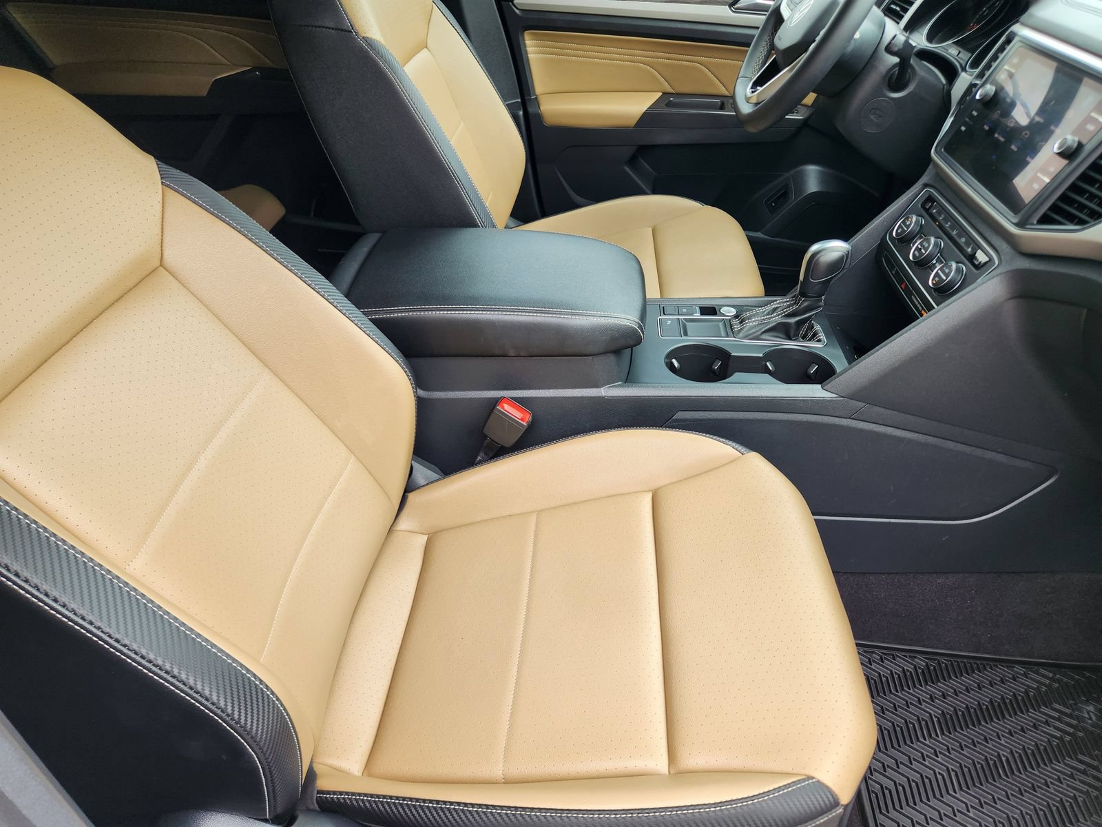 Used 2021 Volkswagen Atlas Cross Sport SE w/ Panoramic Sunroof Package FWD image 15