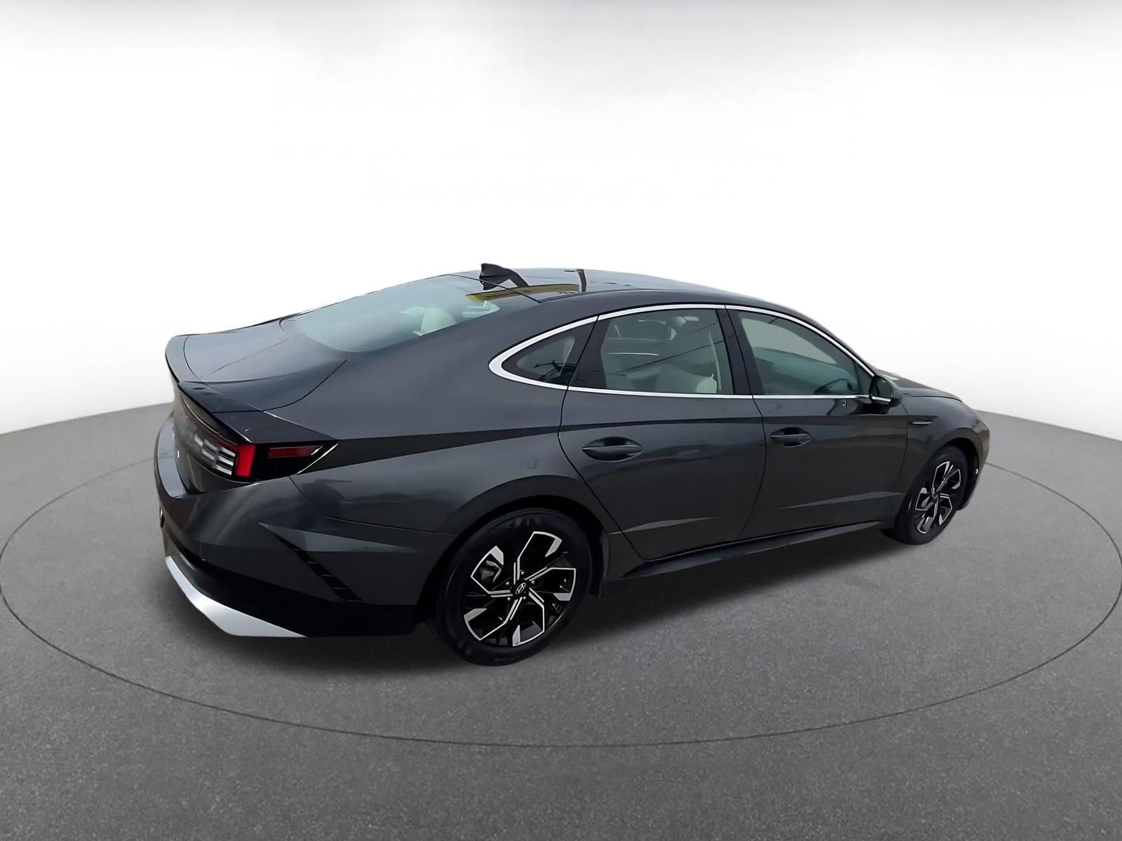 Used 2025 Hyundai Sonata SEL FWD image 15