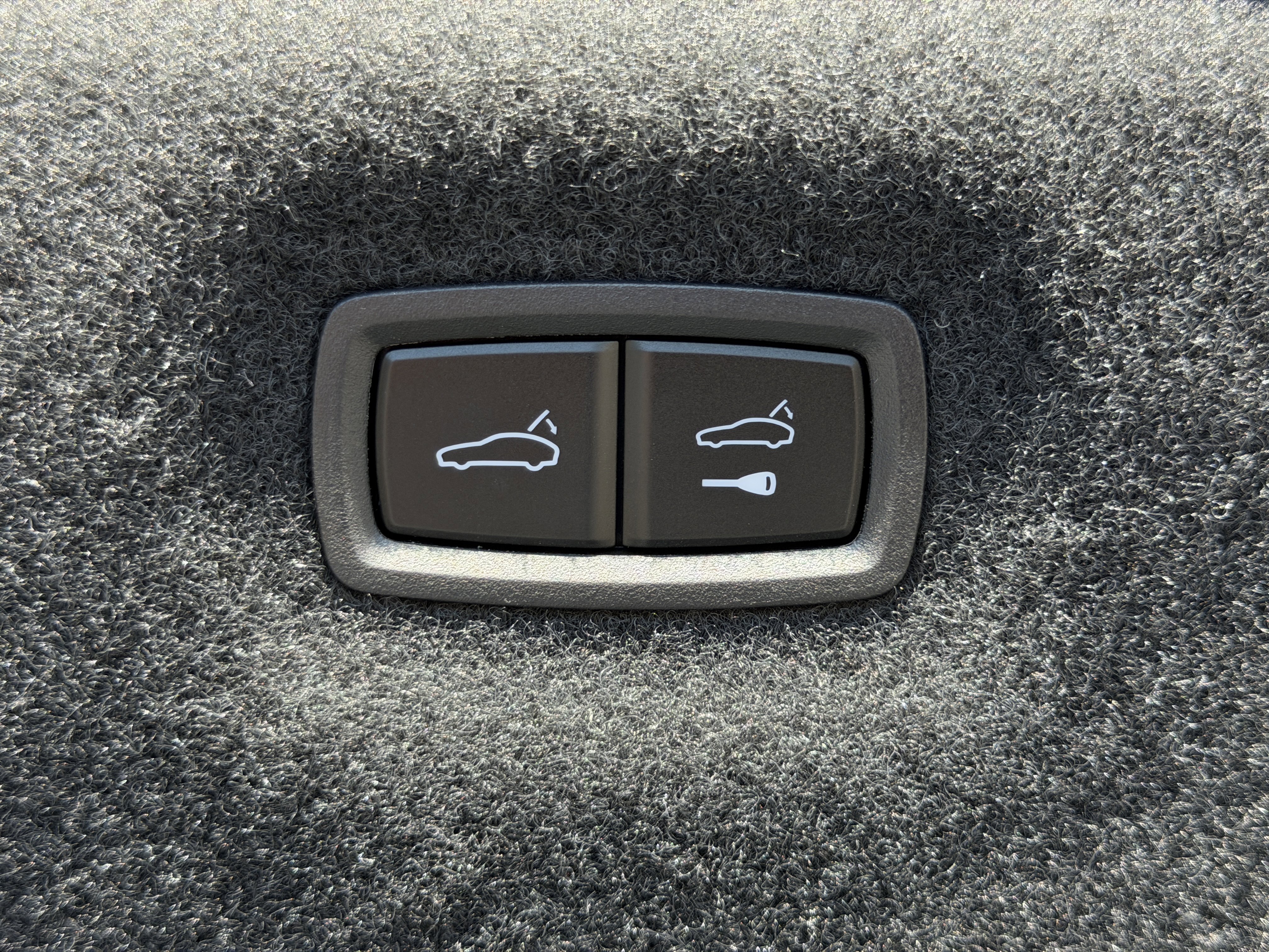 New 2026 Porsche Taycan 4S AWD/4WD image 15