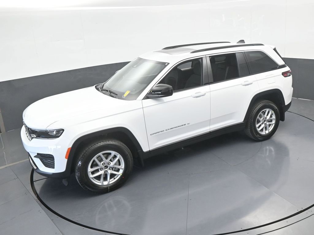 Used 2025 Jeep Grand Cherokee Laredo X RWD image 43