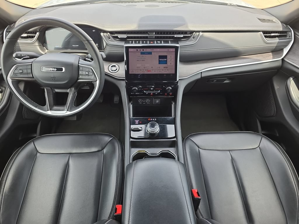Used 2024 Jeep Grand Cherokee Limited AWD/4WD image 9