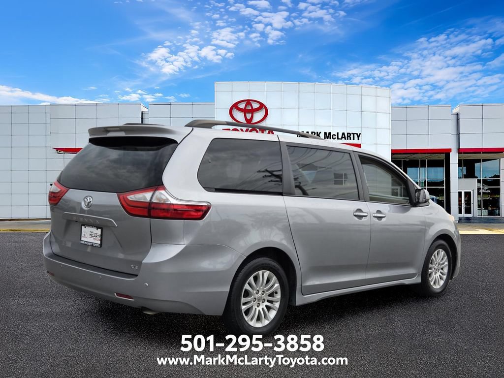 Used 2016 Toyota Sienna XLE w/ XLE Navigation Package FWD image 5