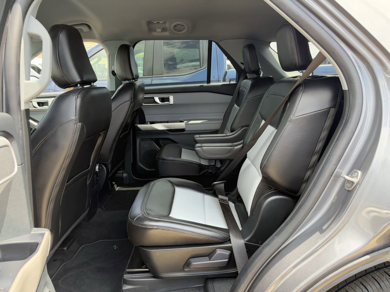 Certified 2022 Ford Explorer XLT w/ Equipment Group 202A RWD image 26