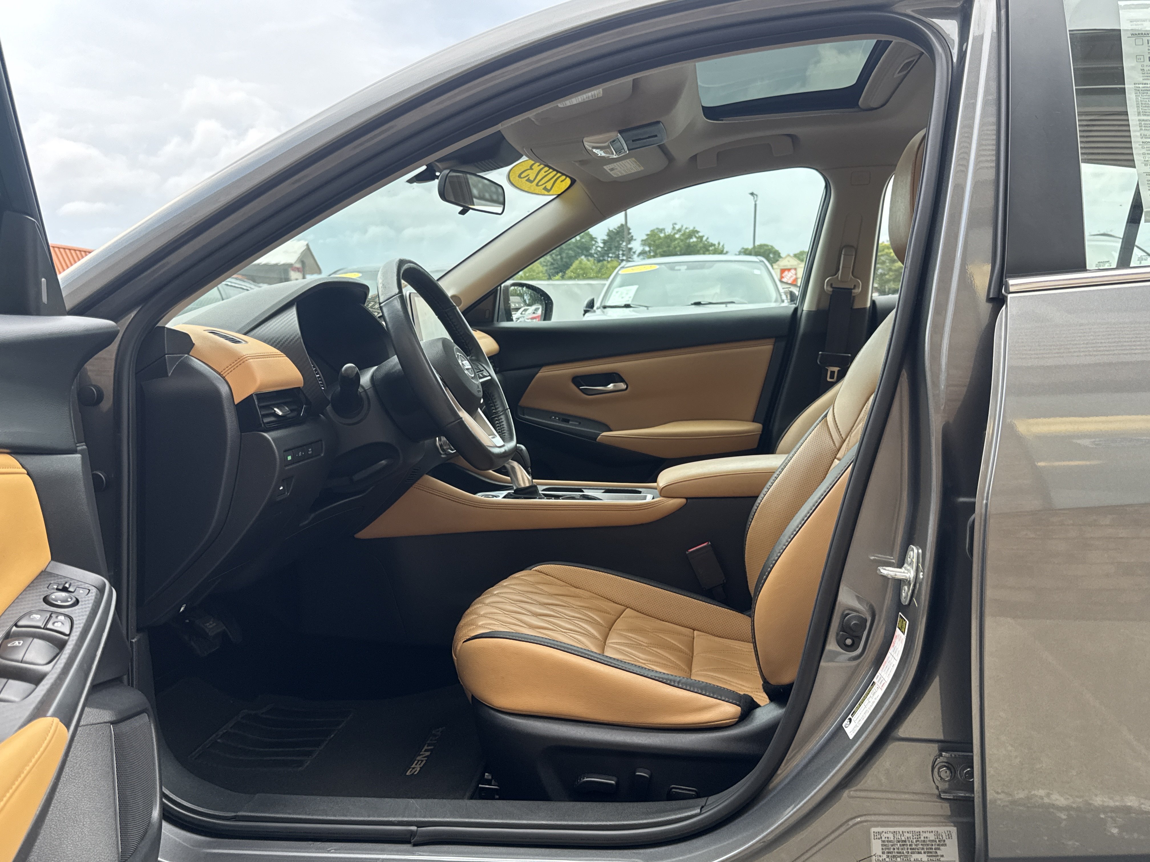 Used 2023 Nissan Sentra SV w/ SV Premium Package FWD image 9