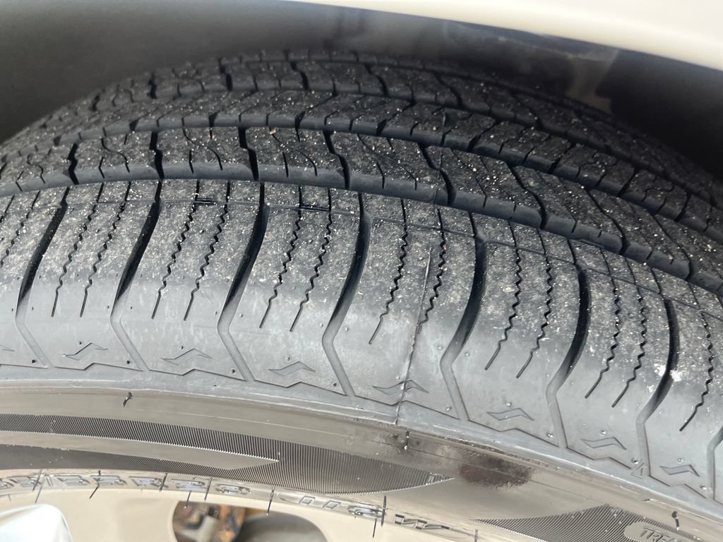 Used 2020 Buick Enclave Avenir w/ Avenir Technology Package FWD image 31
