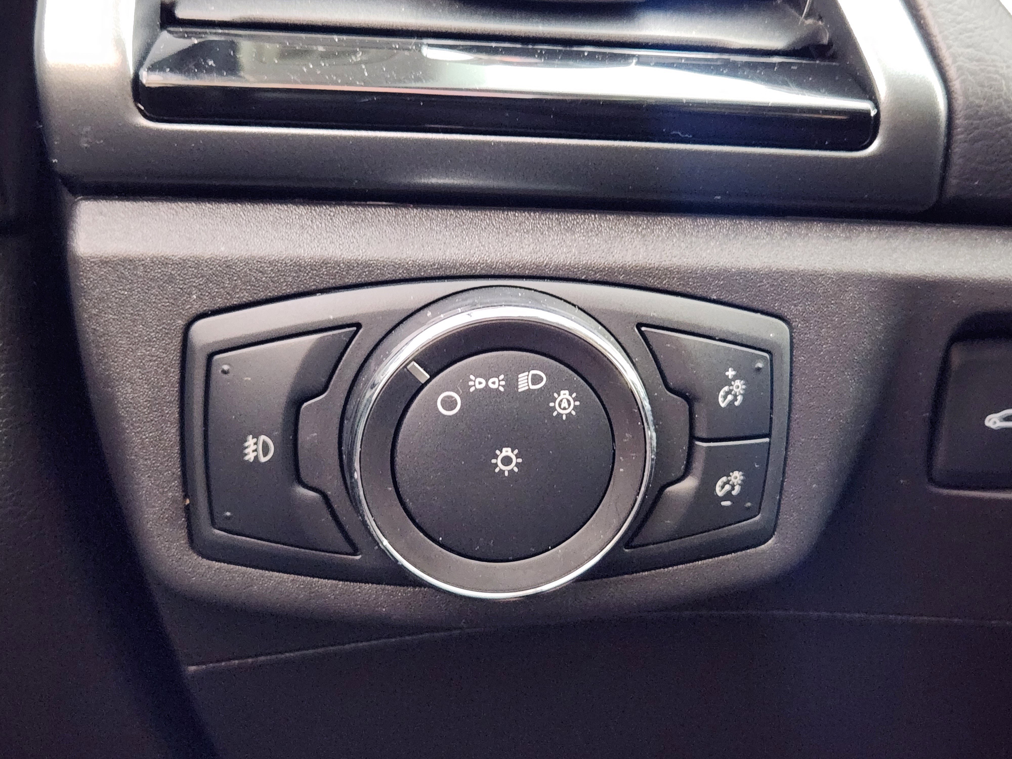Used 2016 Ford Fusion SE w/ Equipment Group 201A FWD image 26