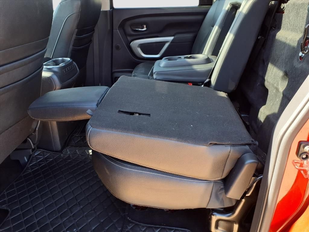 Used 2020 Nissan Titan SL w/ Moonroof Package image 31