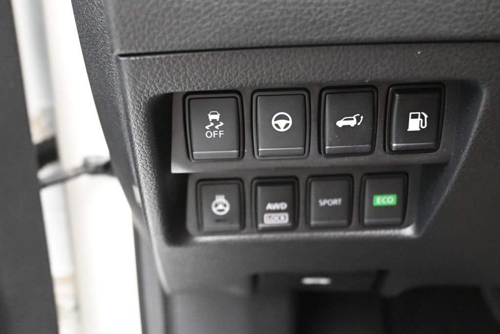 Used 2020 Nissan Rogue SV w/ Premium Package AWD/4WD image 31