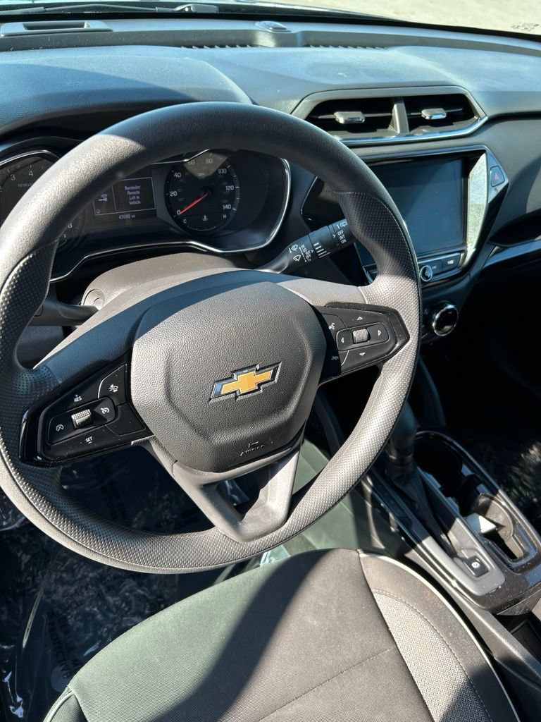 Used 2022 Chevrolet TrailBlazer LT w/ Convenience Package FWD image 10