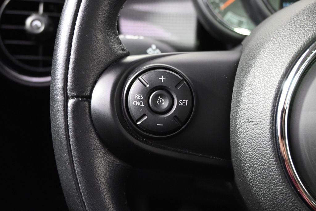 Used 2016 MINI Cooper 4-Door Hardtop image 32