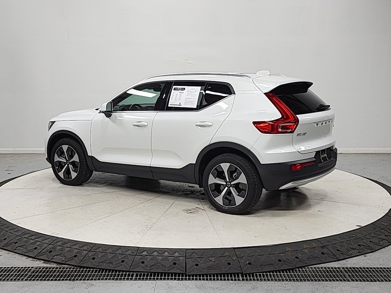 Used 2024 Volvo XC40 B5 Plus AWD/4WD image 6