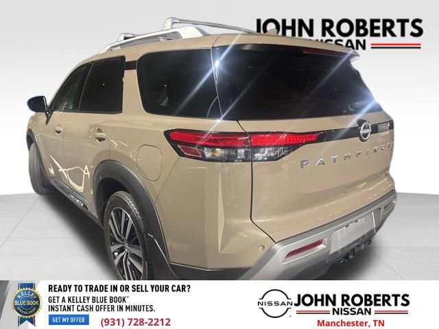 Used 2024 Nissan Pathfinder Platinum image 3