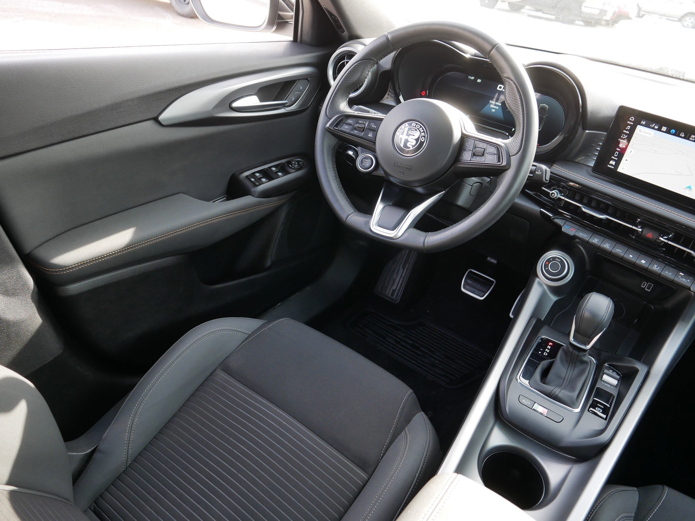 Used 2025 Alfa Romeo Tonale image 9