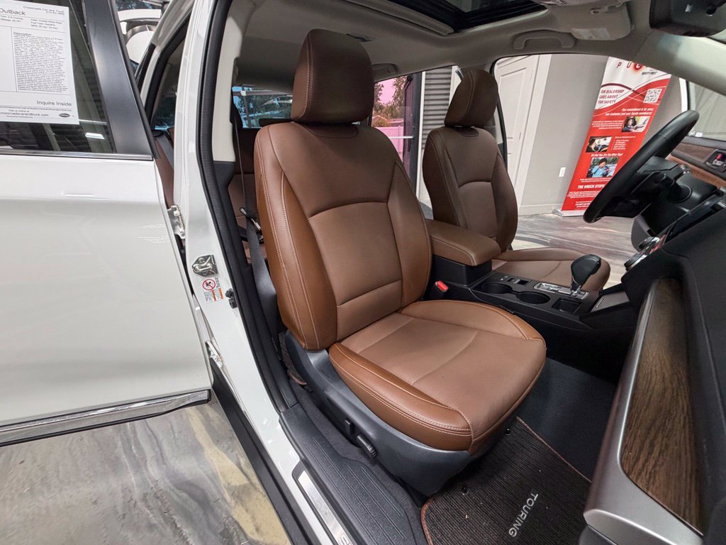 Used 2017 Subaru Outback 2.5i Touring w/ Popular Package #5A AWD/4WD image 4