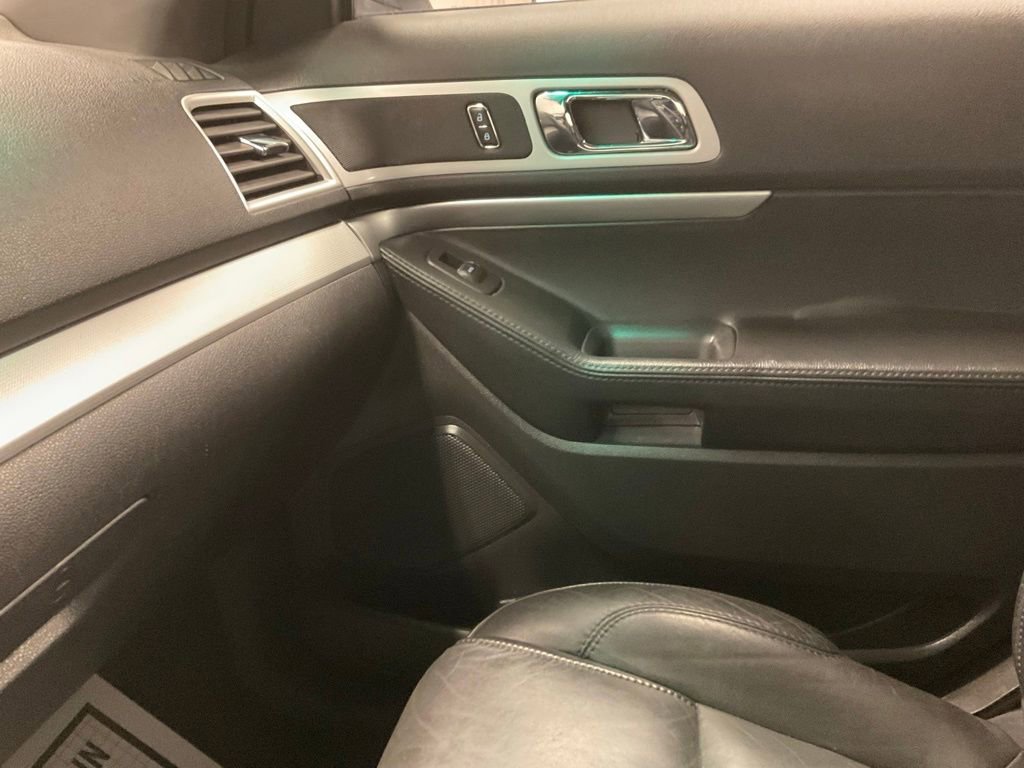Used 2013 Ford Explorer XLT AWD/4WD image 16
