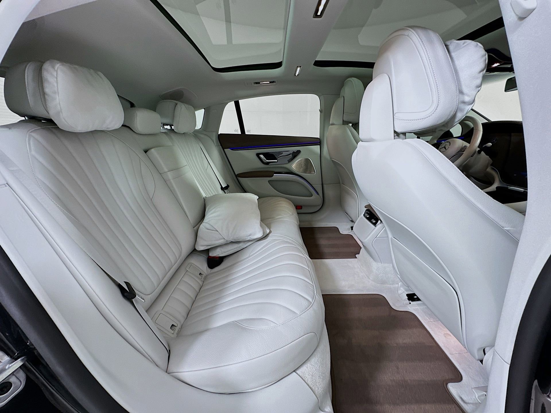 Certified 2022 Mercedes-Benz EQS 580 4MATIC Sedan image 30