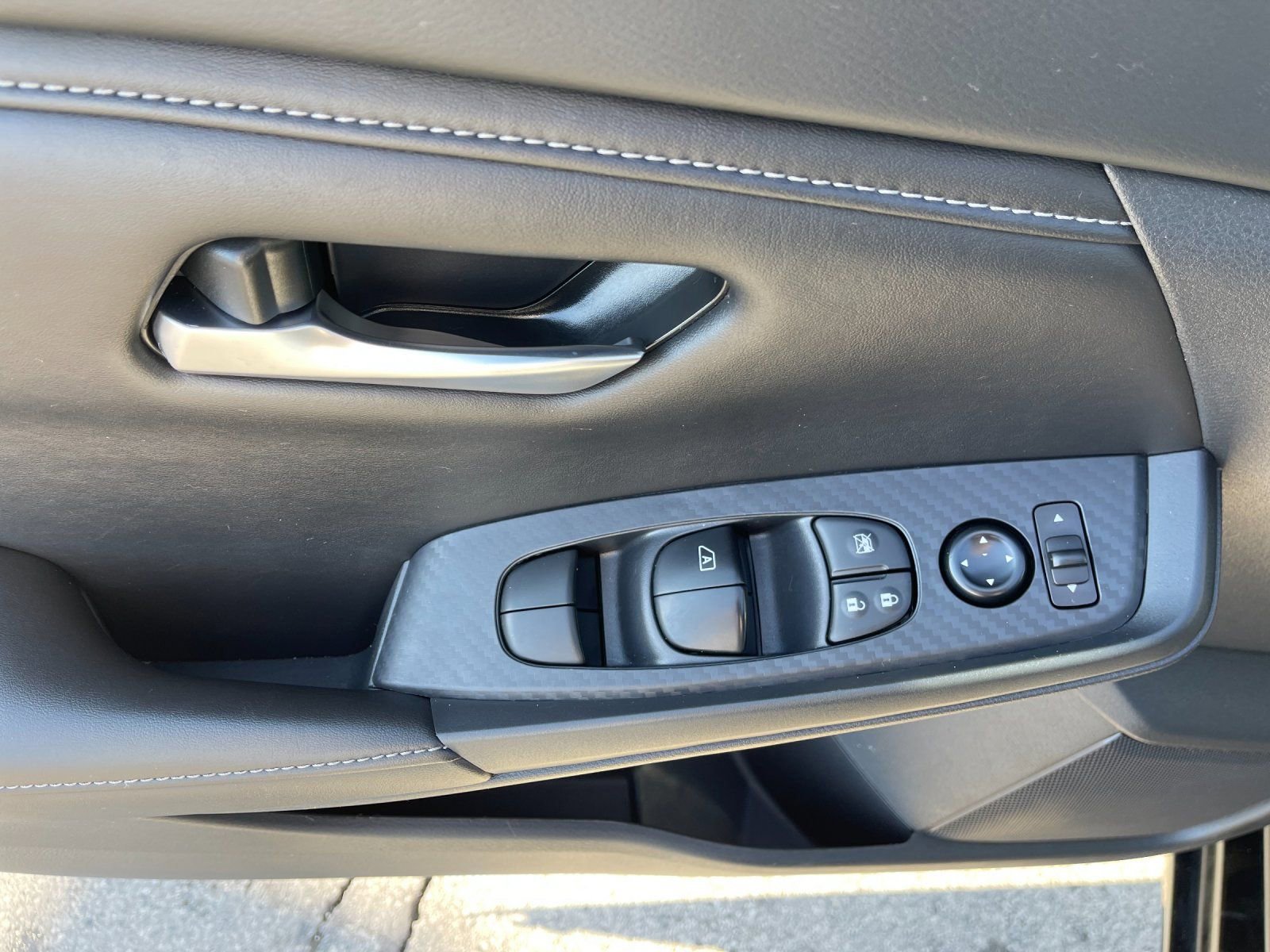 Used 2025 Nissan Sentra SV image 13