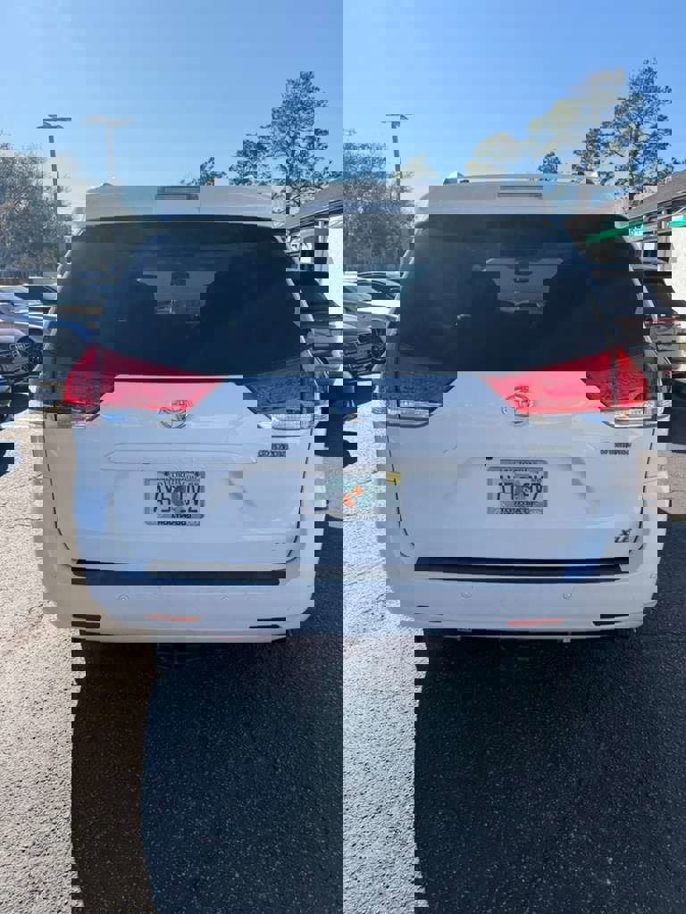 Used 2012 Toyota Sienna XLE w/ XLE Navigation Pkg image 5